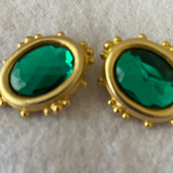 GREEN Glass Byzantine Matte Gold Clip On Statement Earrings - Picture 2 of 7